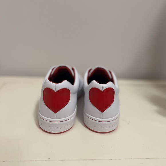 Royal Albartross Queen of Hearts - Picture 2 of 2